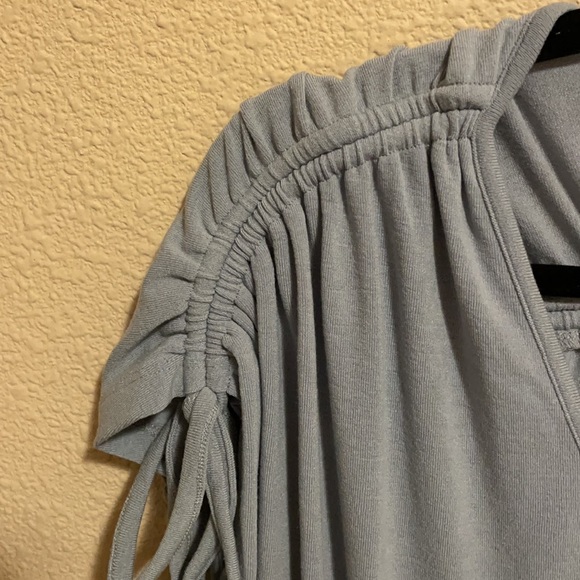 cute blue cinched shoulder top - Picture 4 of 4